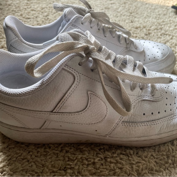 Nike shoes - Picture 2 of 4